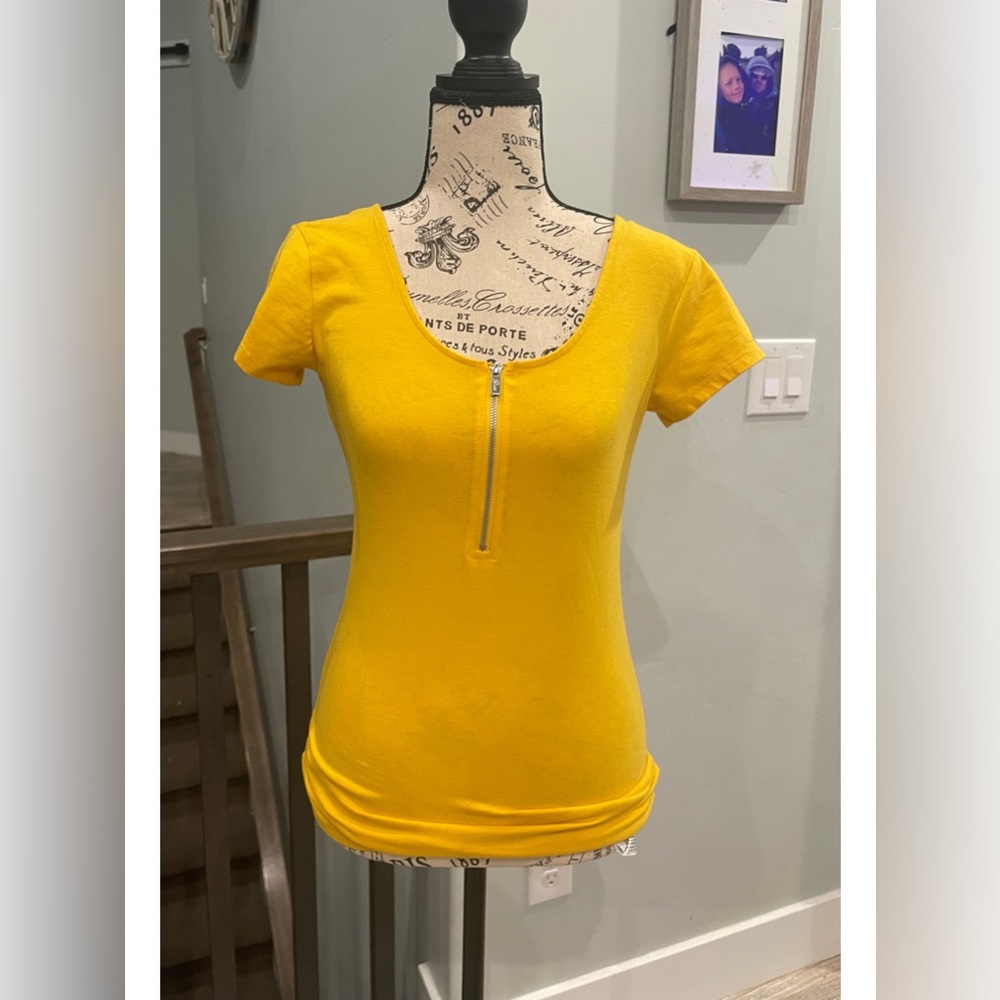 Guess front zip tee